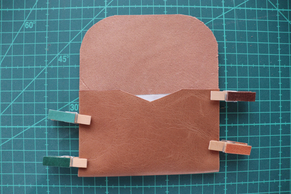 1枚革から作る1ポケットのカードケース