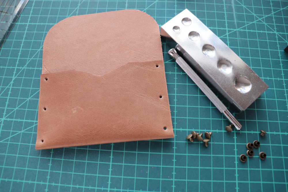 1枚革から作る1ポケットのカードケース