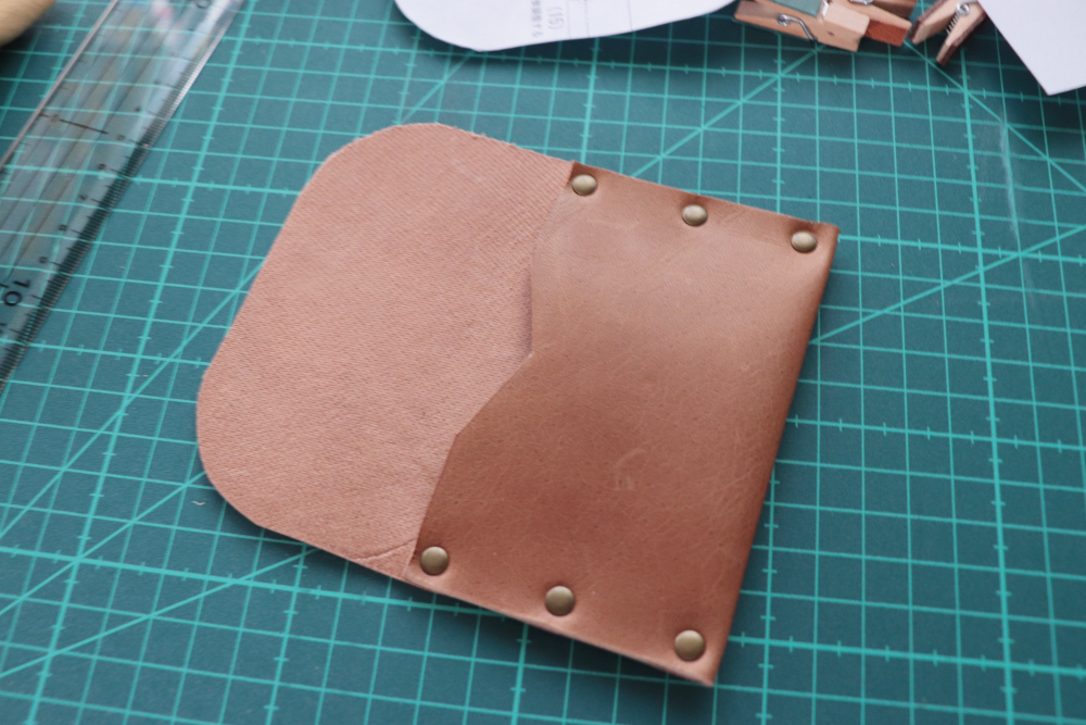 1枚革から作る1ポケットのカードケース
