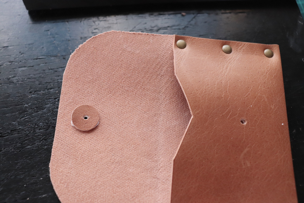 1枚革から作る1ポケットのカードケース