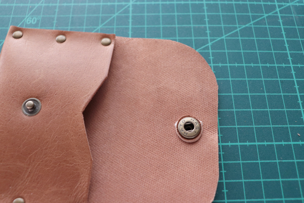 1枚革から作る1ポケットのカードケース