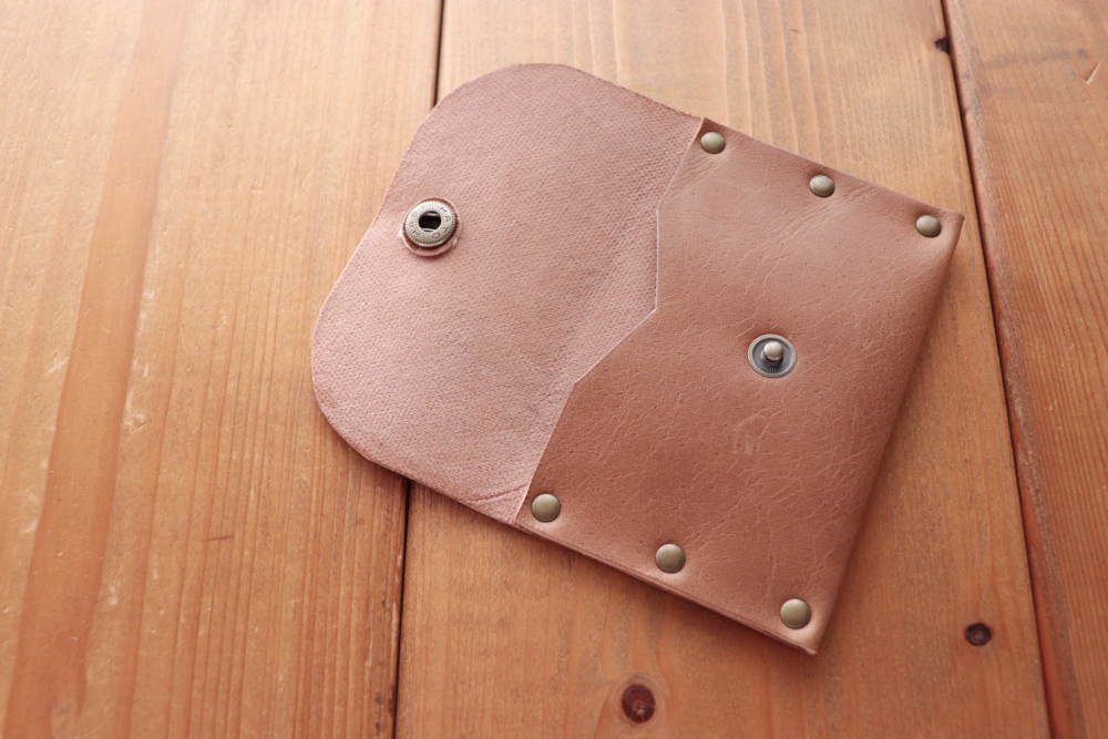 1枚革から作る1ポケットのカードケース