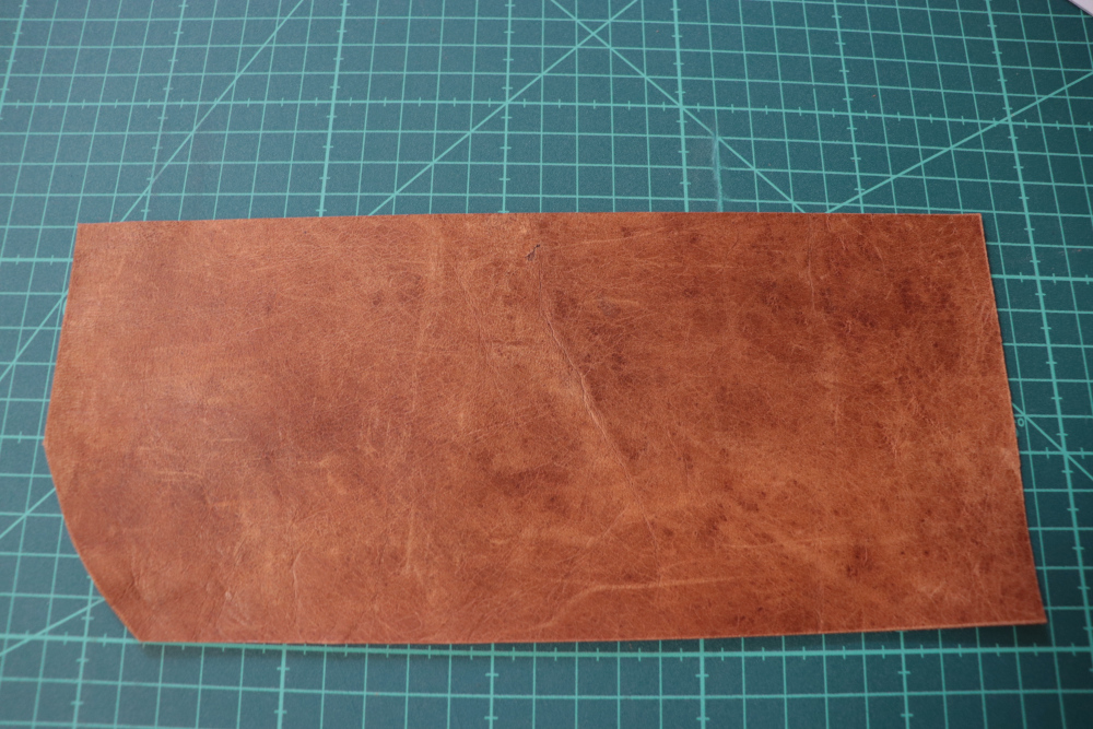 1枚革で作る紳士用扇子入れ