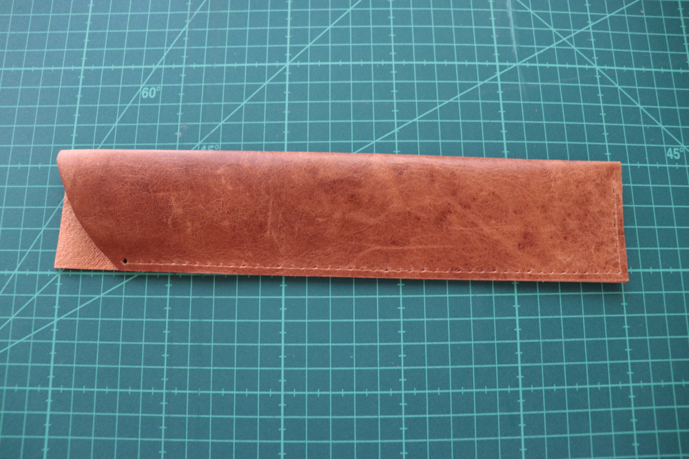 1枚革で作る紳士用扇子入れ