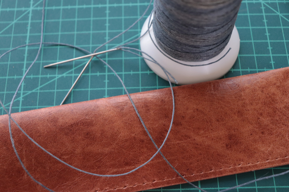 1枚革で作る紳士用扇子入れ