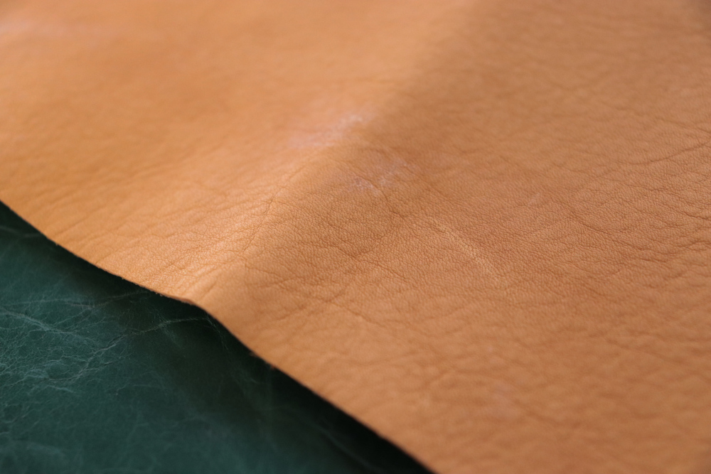 1枚革で作る婦人用扇子入れ