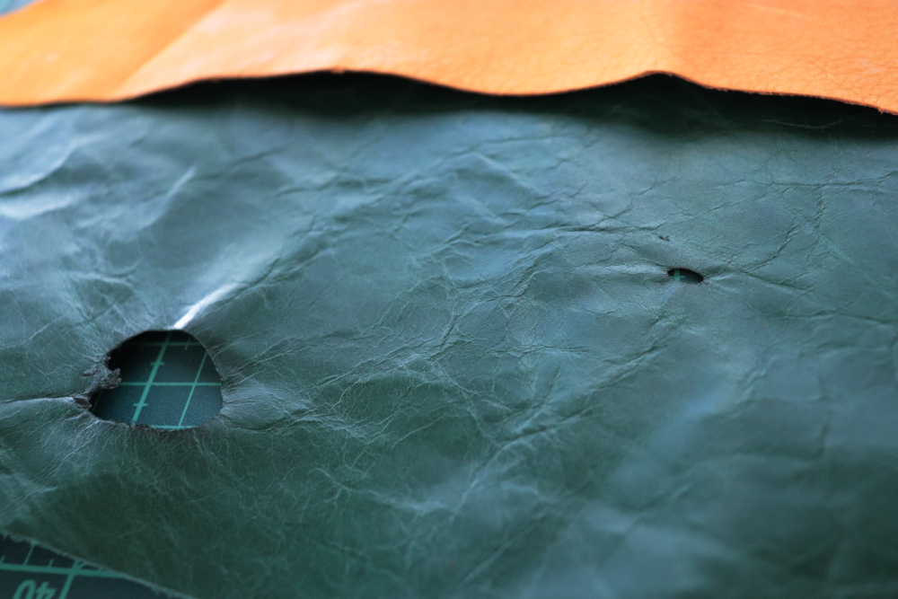 1枚革で作る婦人用扇子入れ