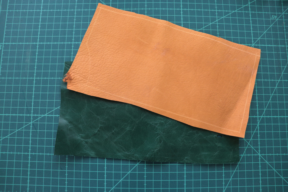 1枚革で作る婦人用扇子入れ