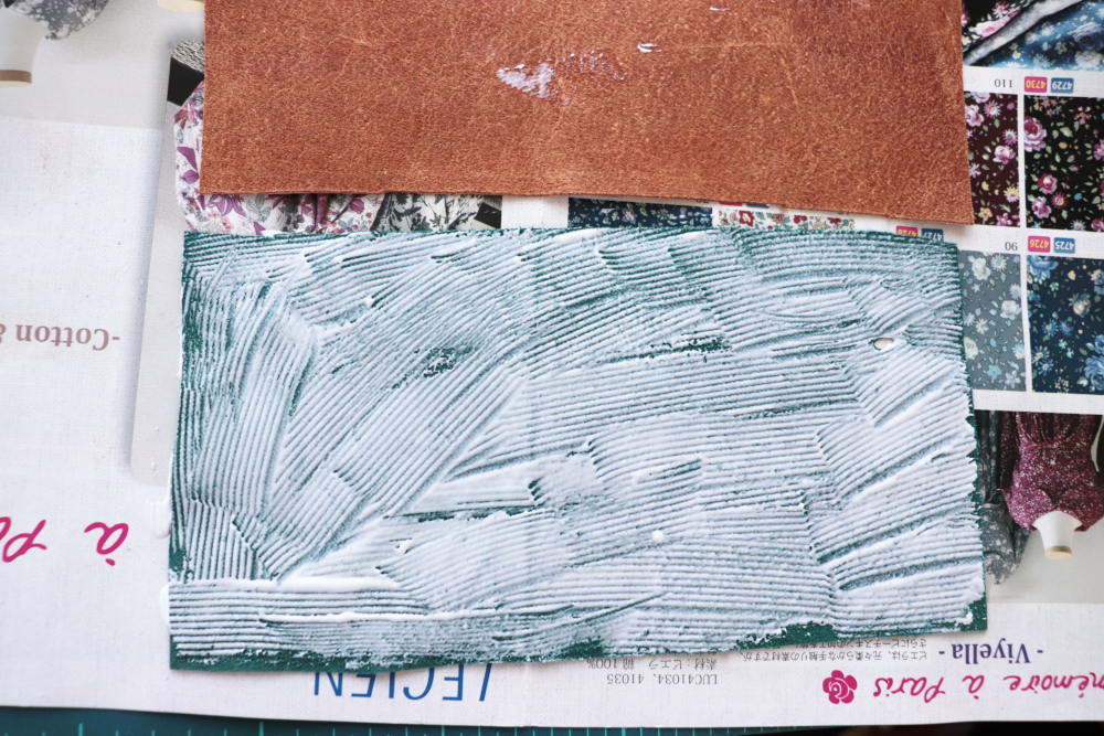 1枚革で作る婦人用扇子入れ