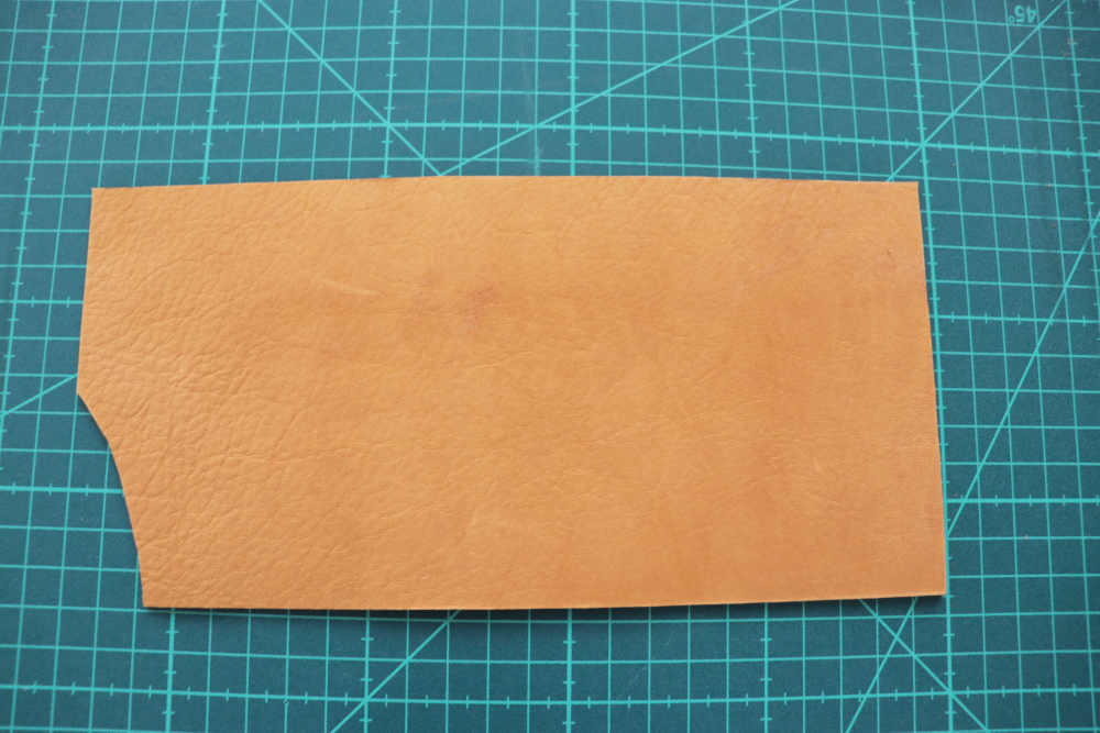 1枚革で作る婦人用扇子入れ