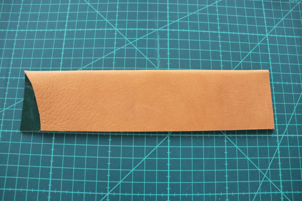 1枚革で作る婦人用扇子入れ