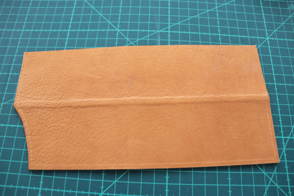 1枚革で作る婦人用扇子入れ