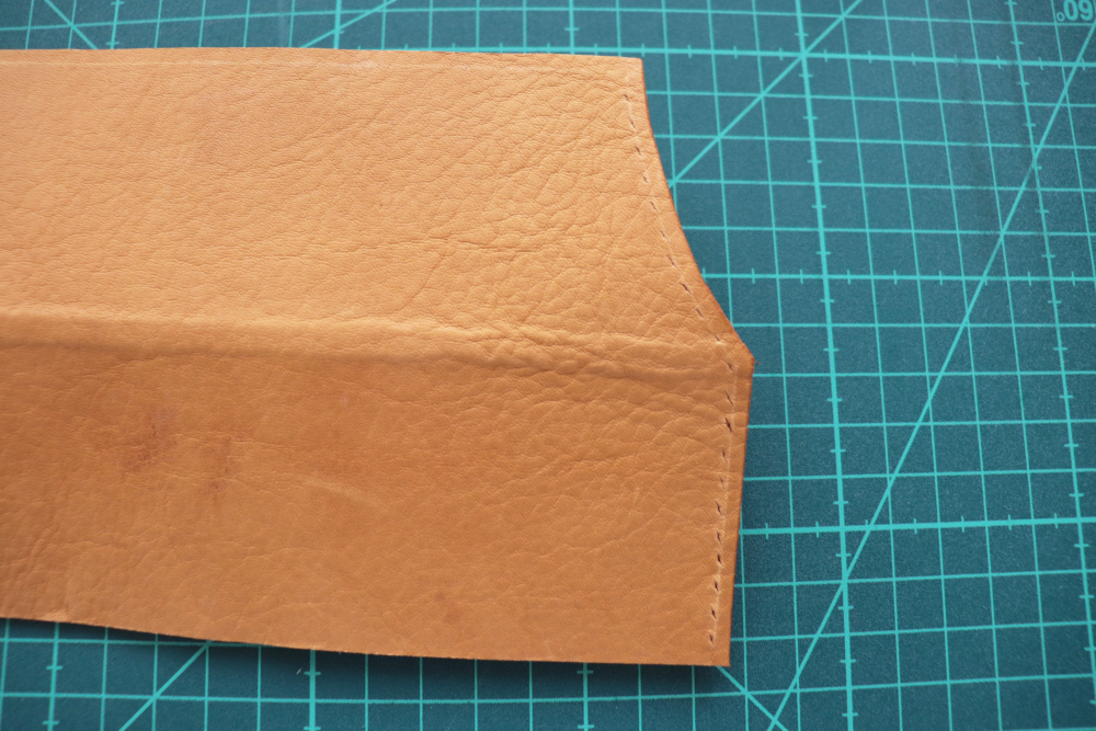 1枚革で作る婦人用扇子入れ