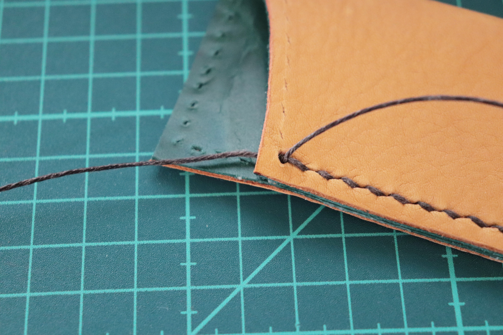 1枚革で作る婦人用扇子入れ