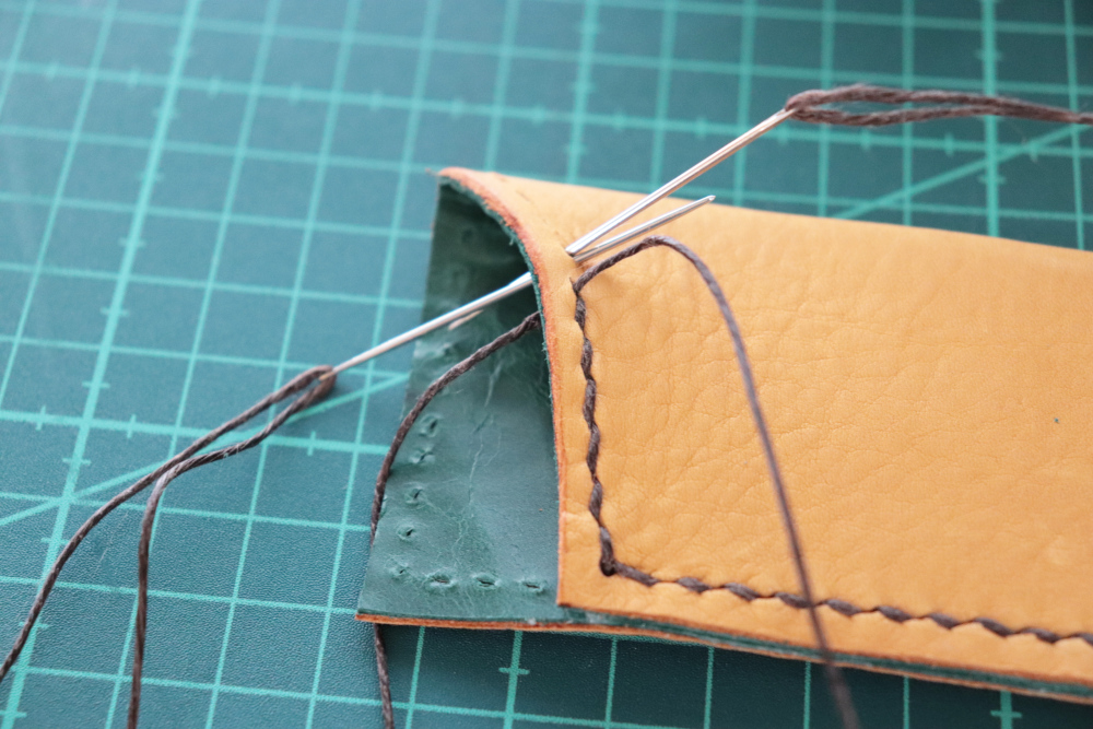 1枚革で作る婦人用扇子入れ