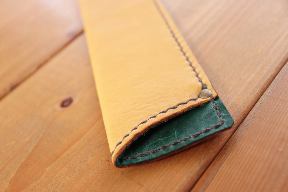 1枚革で作る婦人用扇子入れ