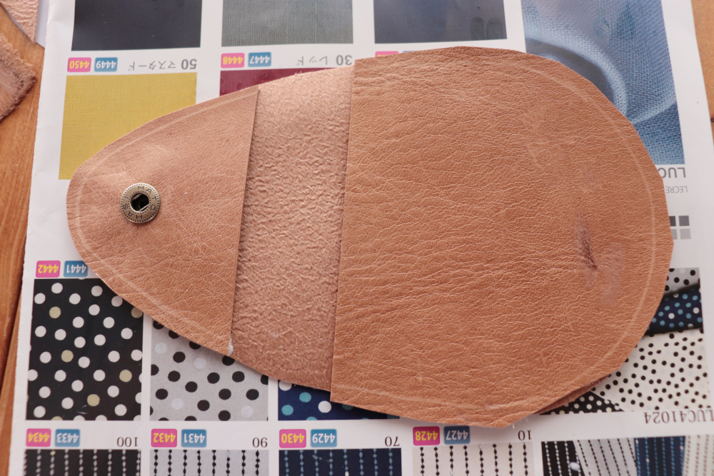 卵型のコインケース