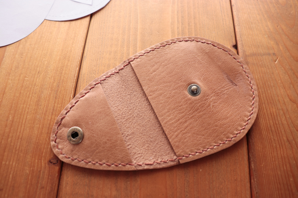 卵型のコインケース