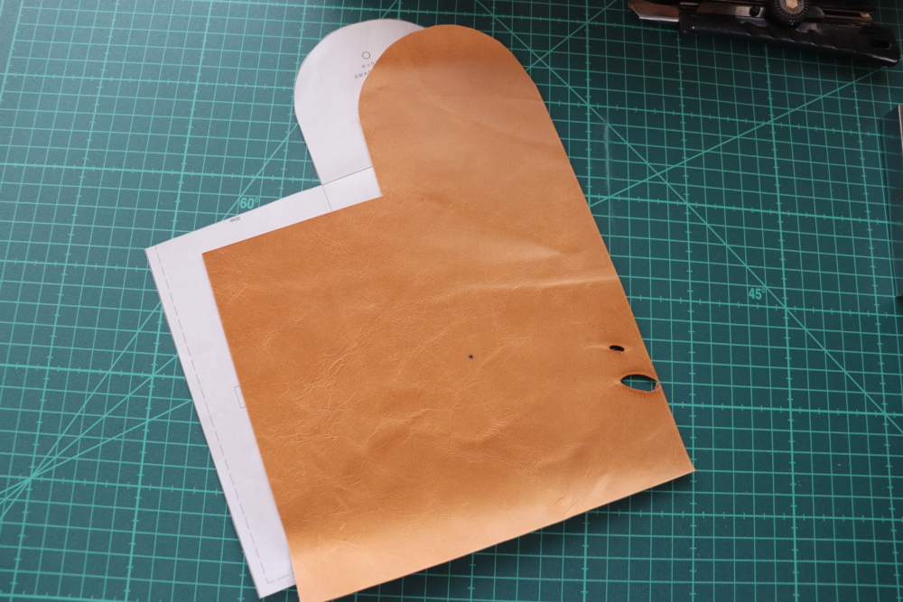 1枚革から作るマルカクペンケース