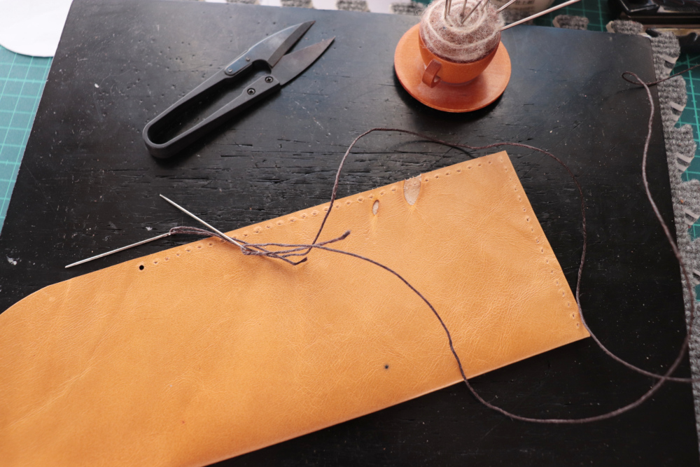 1枚革から作るマルカクペンケース